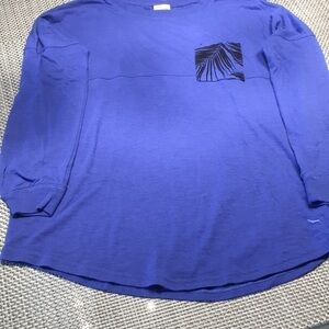 Pink Victoria Secret blue tee very soft
Front pocket Round neck long sleeve XS